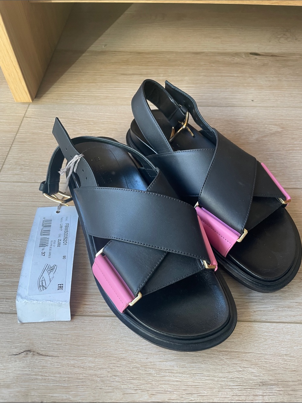 Marni Black Leather Fussbett Sandals with Pink Accent